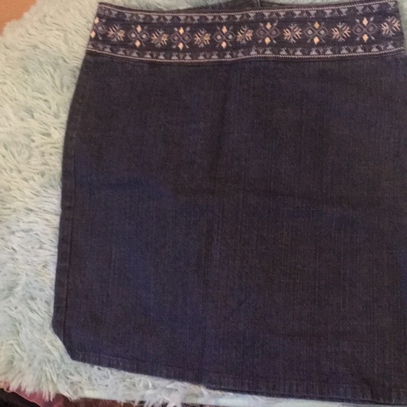 Skirts - Picture 2 of 8